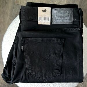 LEVI'S Women's 314 Shaping Straight Black Jeans (NWT)
31 x 32
Mid-Rise